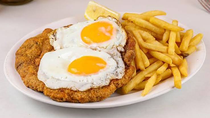 Milanesa al caballo dorada y crujiente